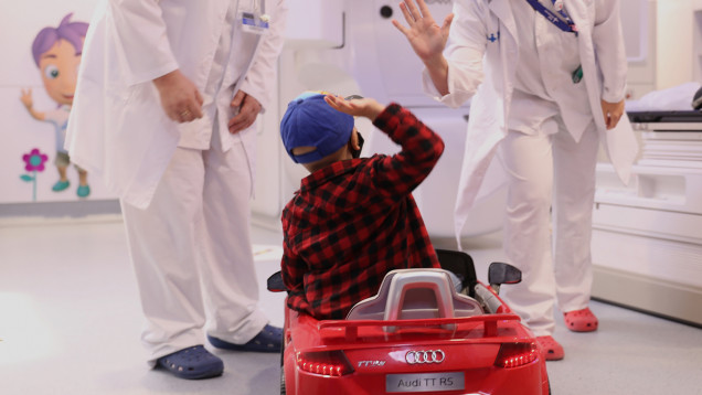 Nen hospitalitzat amb un cotxe